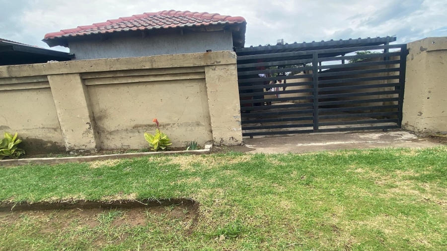 6 Bedroom Property for Sale in Zamdela Free State